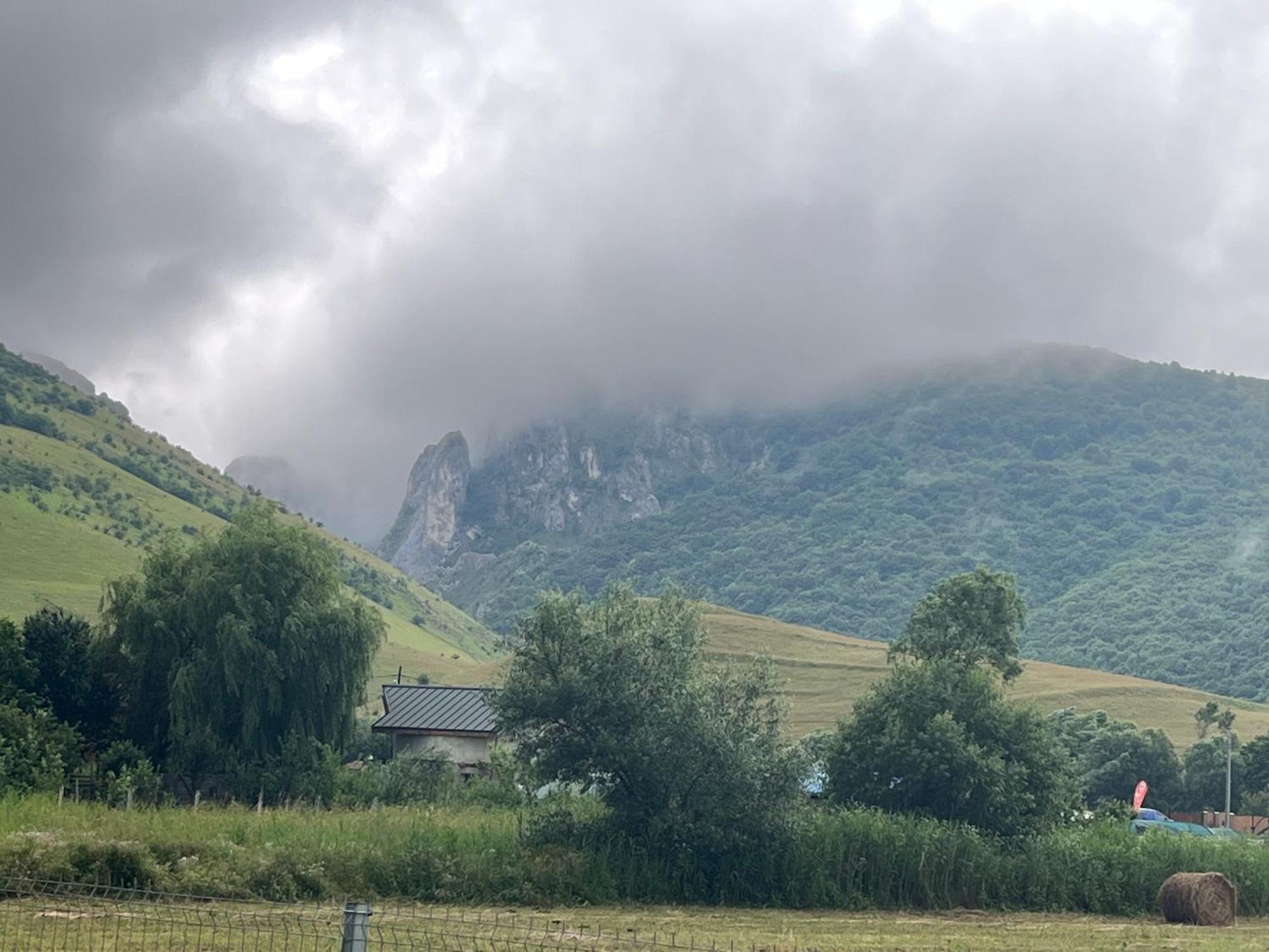 Casa Cheilor Villa Petreştii de Jos Buitenkant foto